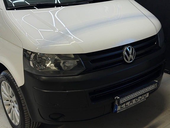 Volkswagen Caravelle 8 of 22