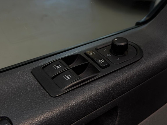 Volkswagen Caravelle 12 of 22
