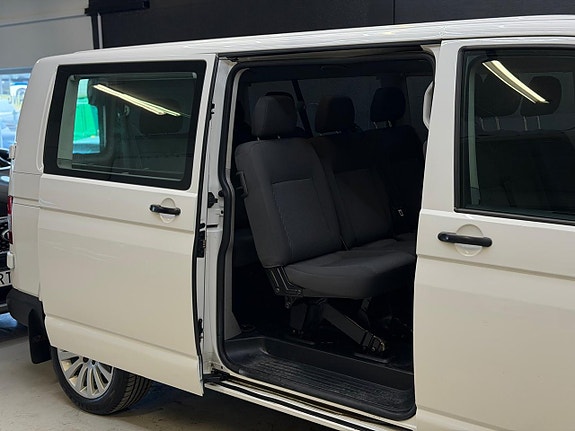 Volkswagen Caravelle 17 of 22