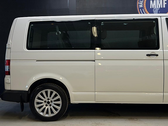 Volkswagen Caravelle 3 of 5