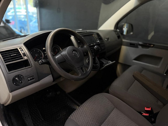 Volkswagen Caravelle 10 of 22