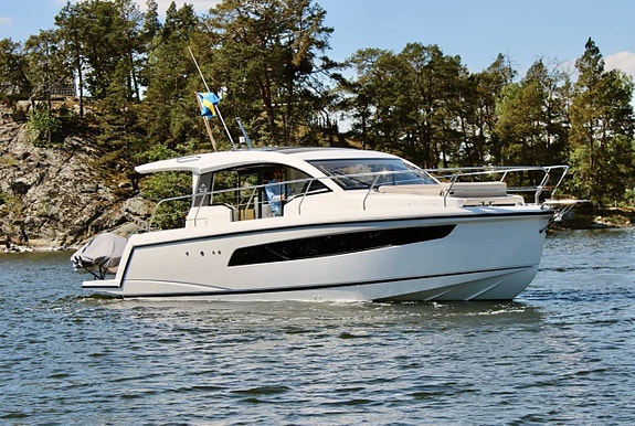 Sealine C335 (2021) 2 of 5