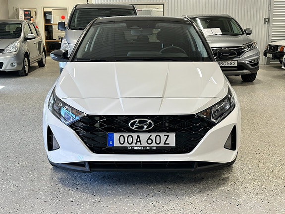 Hyundai i20 2 of 5