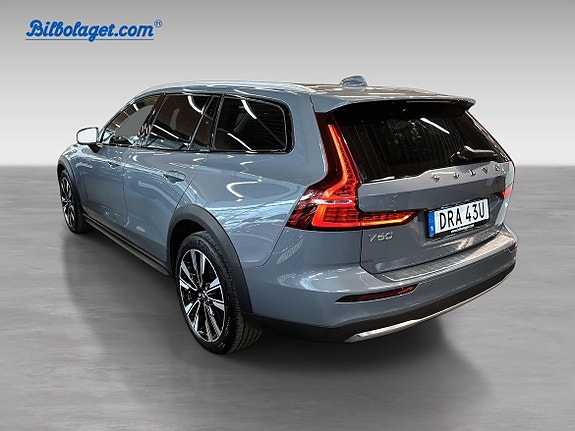 Volvo V60 Cross Country 7 of 18