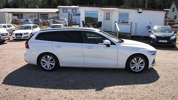 Volvo V60 2 of 5