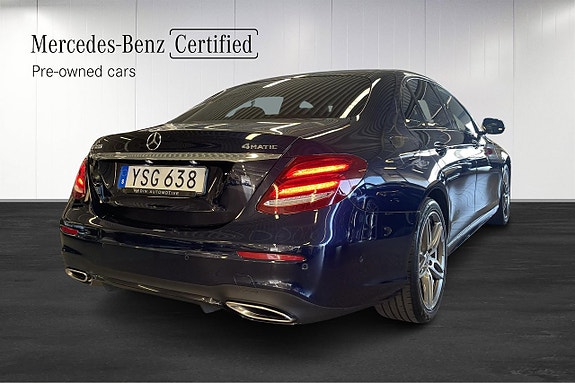 Mercedes-Benz E400 4 of 5