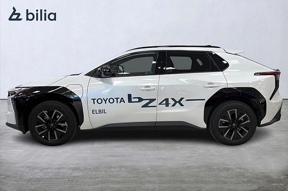 Toyota bZ4X 3 of 5