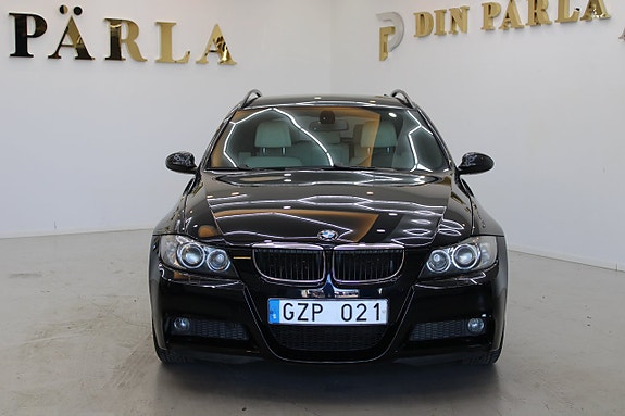 BMW 320 2 of 12
