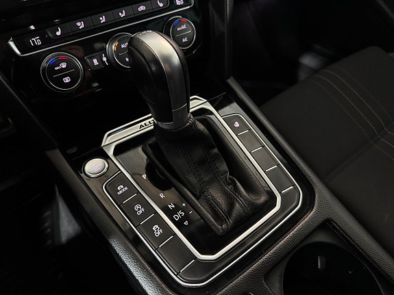 Volkswagen Passat Alltrack 13 of 24