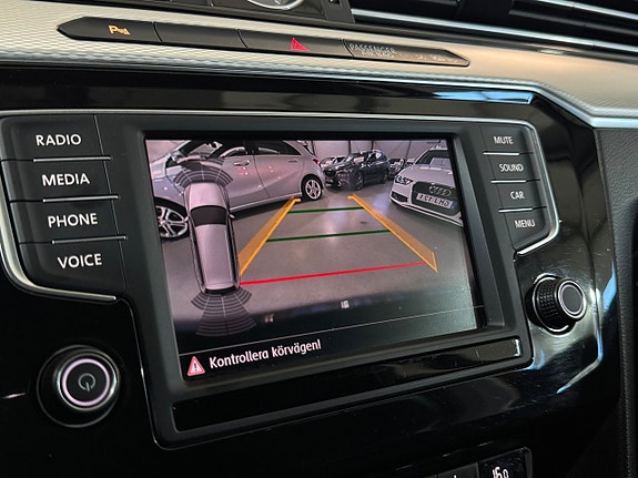 Volkswagen Passat Alltrack 16 of 24