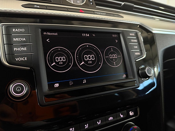 Volkswagen Passat Alltrack 17 of 24
