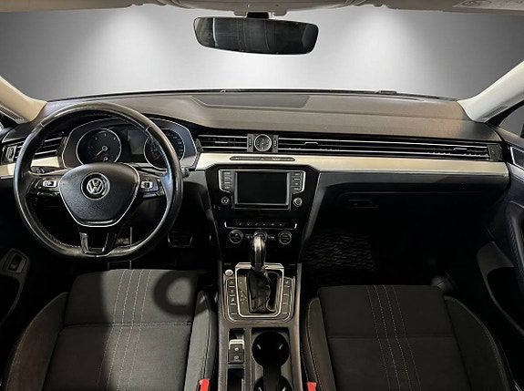 Volkswagen Passat Alltrack 9 of 24