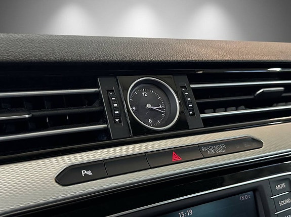 Volkswagen Passat Alltrack 18 of 24