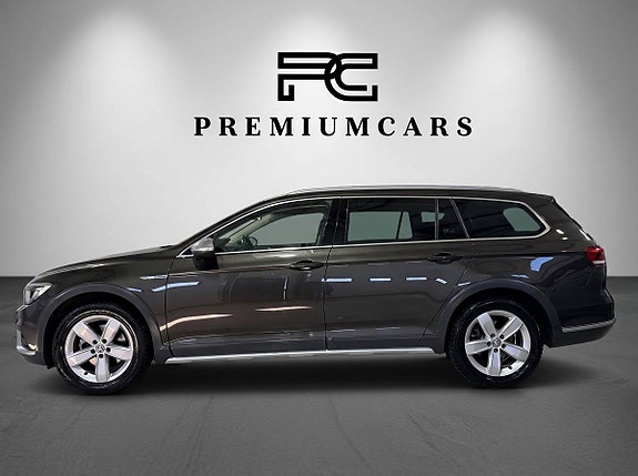 Volkswagen Passat Alltrack 3 of 5