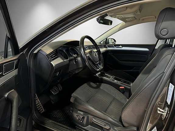 Volkswagen Passat Alltrack 8 of 24