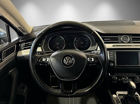 Volkswagen Passat Alltrack 10 of 24
