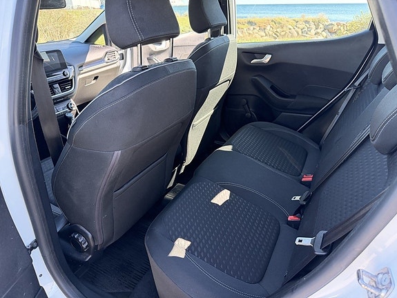 Ford Fiesta 13 of 16
