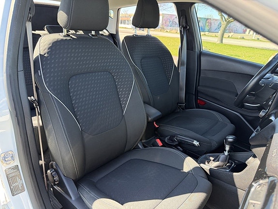 Ford Fiesta 11 of 16
