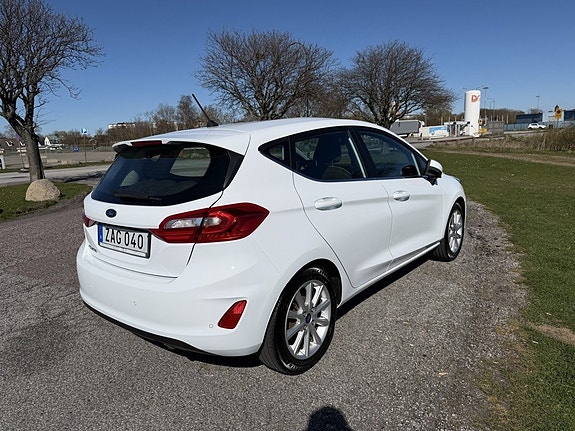 Ford Fiesta 4 of 5