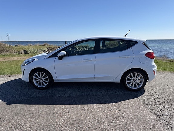 Ford Fiesta 2 of 5