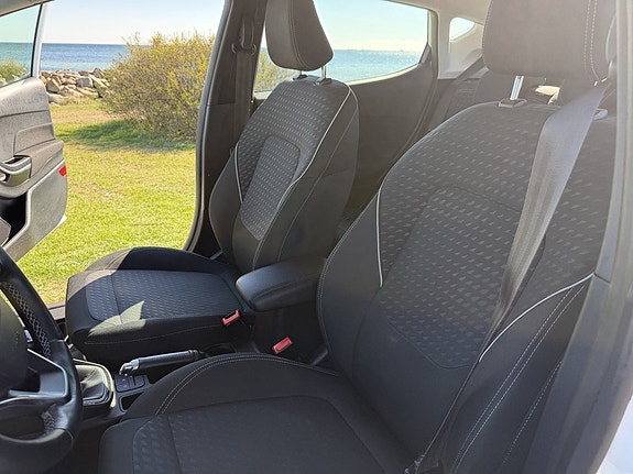 Ford Fiesta 9 of 16
