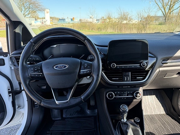 Ford Fiesta 10 of 16