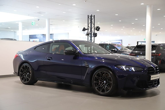 BMW M4 4 of 5