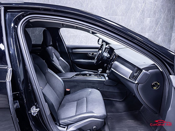 Volvo S90 15 of 30