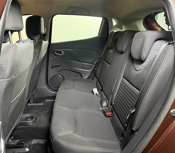 Renault Clio 11 of 18
