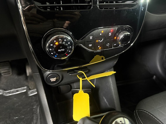 Renault Clio 16 of 18
