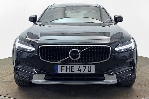 Volvo V90 Cross Country 3 of 5