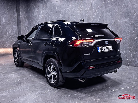 Toyota RAV4 Plug-in Hybrid 5 of 5