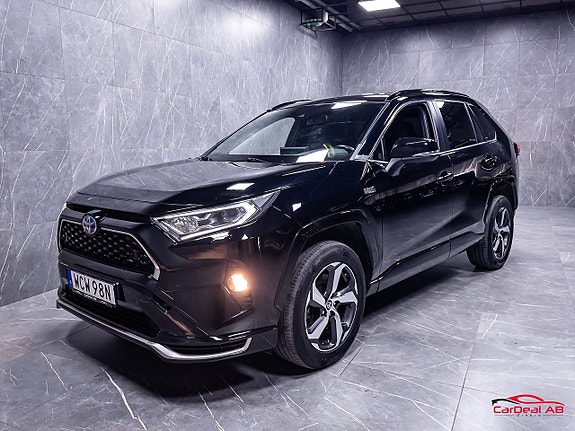 Toyota RAV4 Plug-in Hybrid 3 of 5