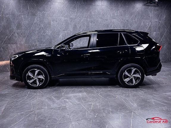 Toyota RAV4 Plug-in Hybrid 4 of 5