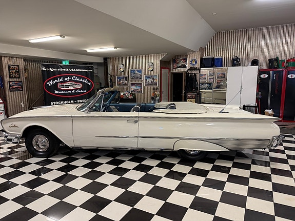 Ford Galaxie 4 of 25
