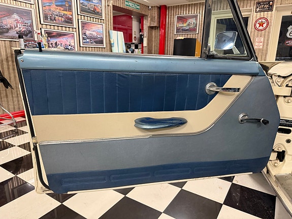 Ford Galaxie 13 of 25