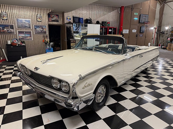 Ford Galaxie 5 of 25