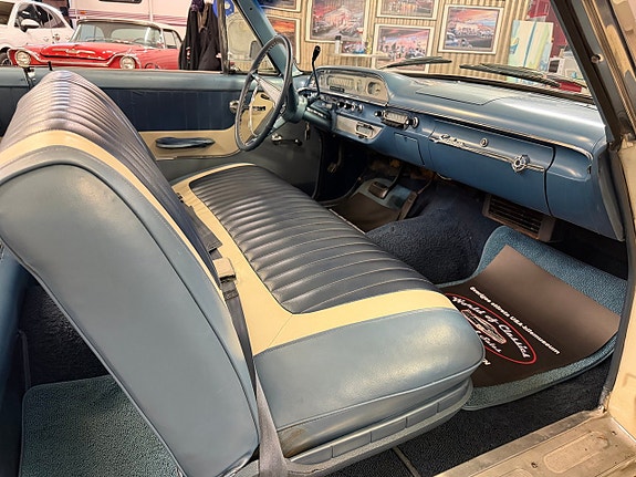 Ford Galaxie 18 of 25
