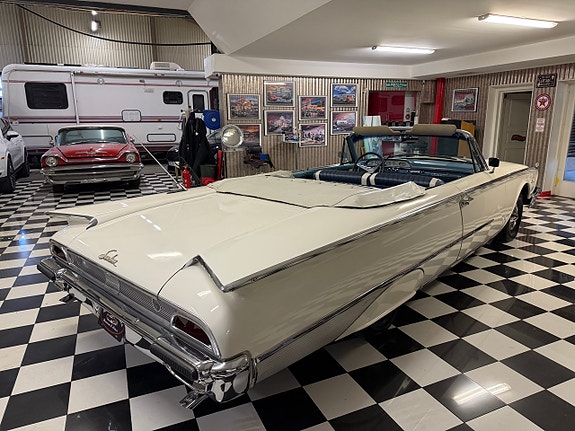 Ford Galaxie 11 of 25