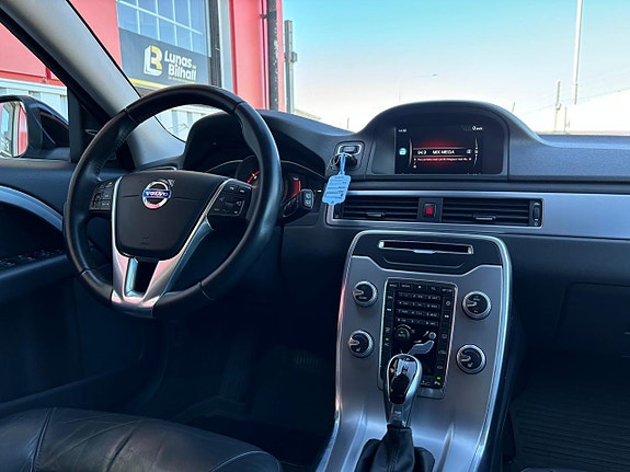 Volvo V70 11 of 24