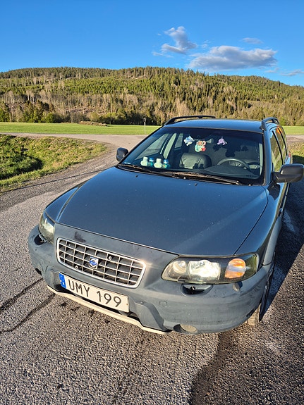 Volvo XC70 3 of 7