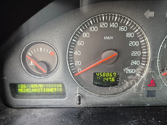 Volvo XC70 2 of 7