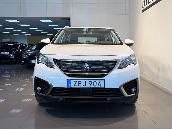 Peugeot 5008 2 of 5