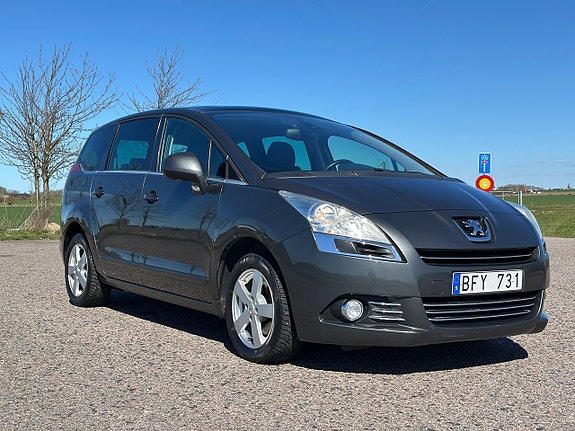 Peugeot 5008 2 of 5