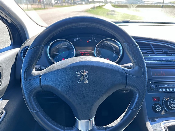 Peugeot 5008 13 of 17