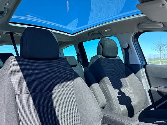 Peugeot 5008 10 of 17