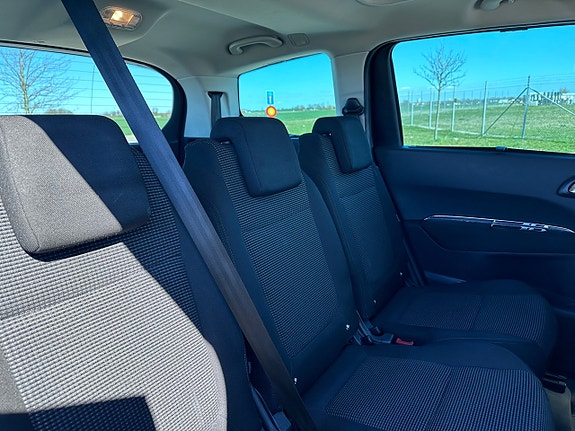 Peugeot 5008 8 of 17