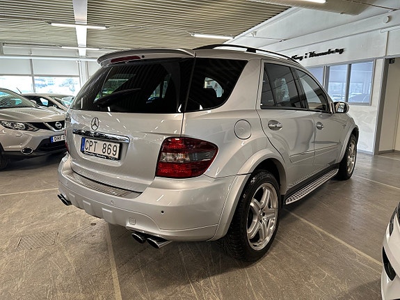 Mercedes-Benz ML63 4 of 5