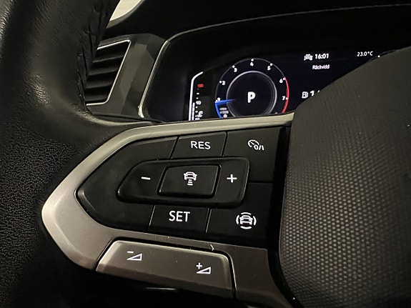 Volkswagen Tiguan 12 of 25