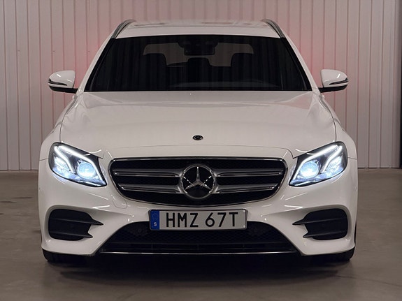 Mercedes-Benz E200 7 of 30